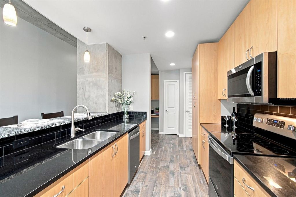 Image 12 of property listing at 777 N ASHLEY DRIVE 910, Tampa, FL 33602