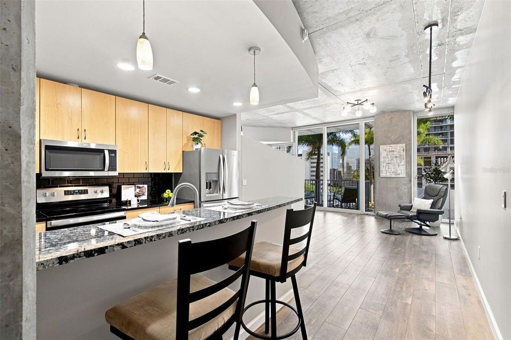 Image 4 of property listing at 777 N ASHLEY DRIVE 910, Tampa, FL 33602