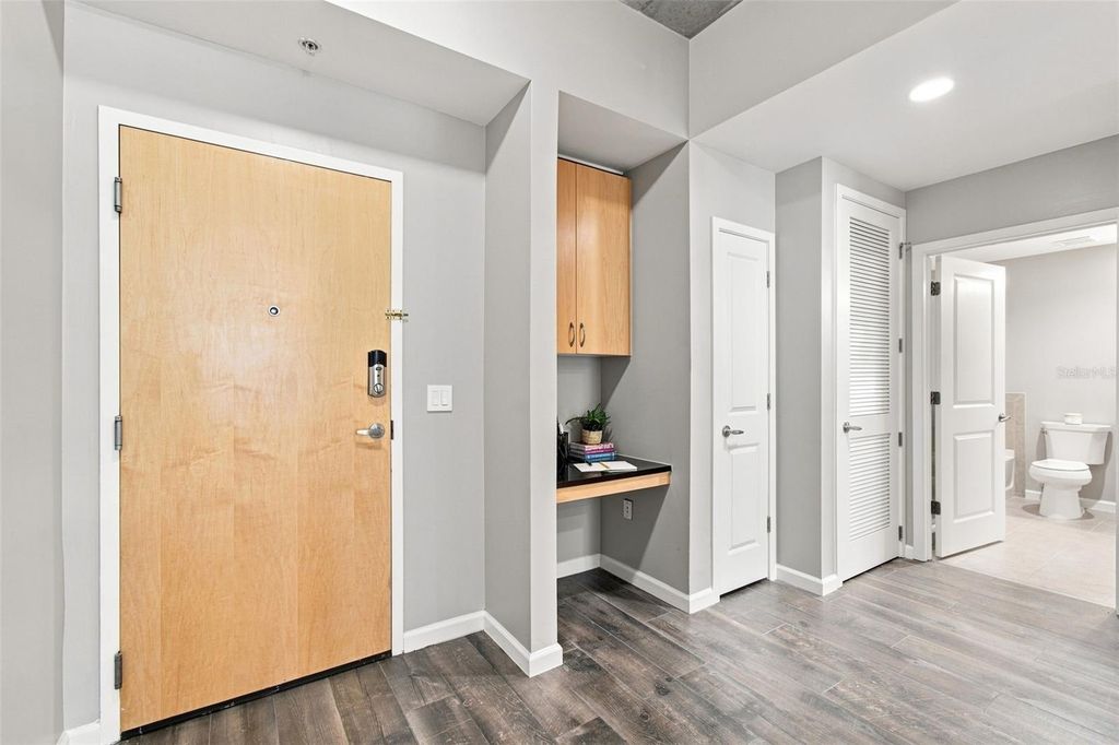 Image 5 of property listing at 777 N ASHLEY DRIVE 910, Tampa, FL 33602