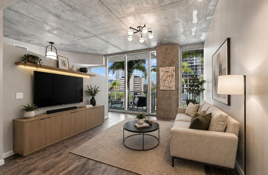Image 7 of property listing at 777 N ASHLEY DRIVE 910, Tampa, FL 33602