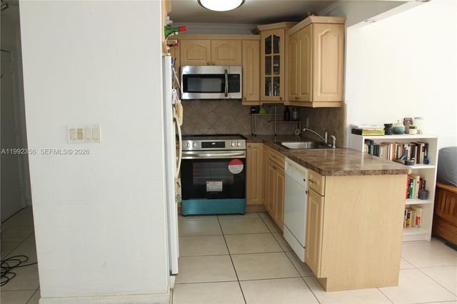 1230 NE 139th Street 304, North Miami, FL 33161