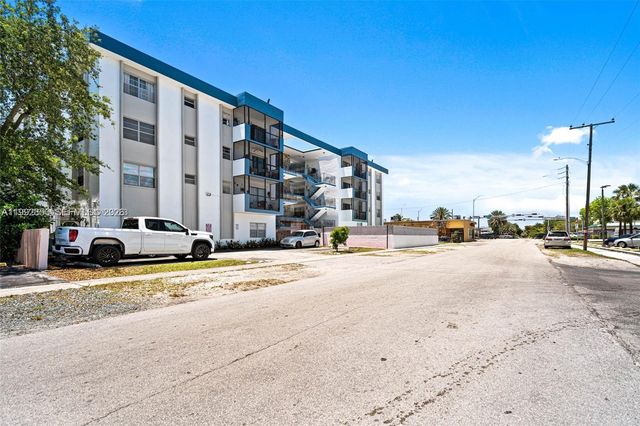1230 NE 139th Street 304, North Miami, FL 33161