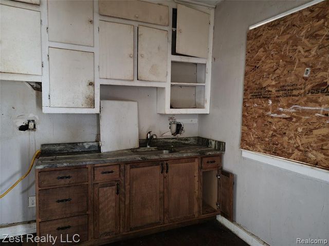 16140 Kentucky Street, Detroit, MI 48221