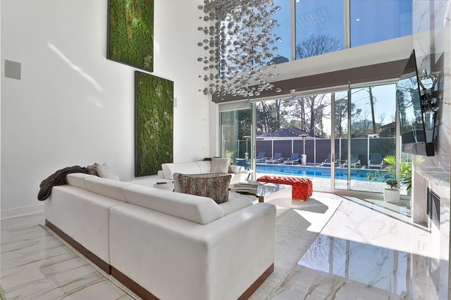 11905 Barryknoll Lane, Houston, TX 77024