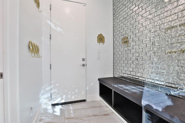 11905 Barryknoll Lane, Houston, TX 77024