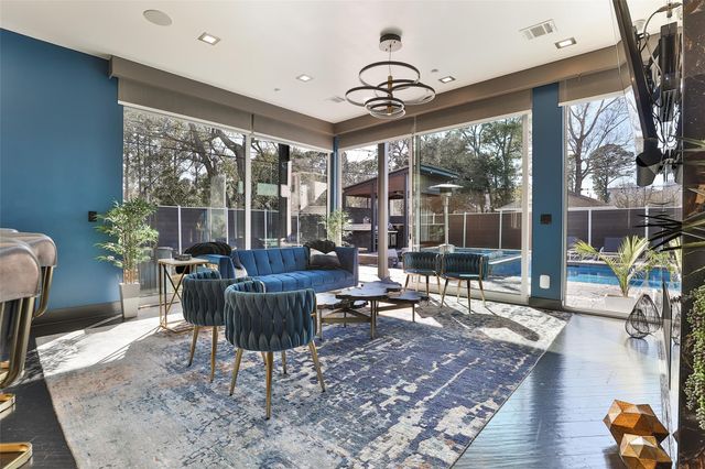 11905 Barryknoll Lane, Houston, TX 77024