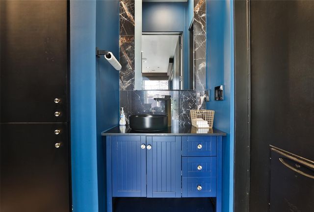 11905 Barryknoll Lane, Houston, TX 77024