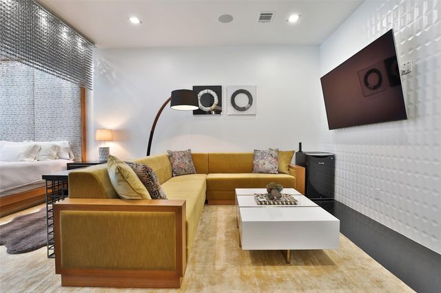 11905 Barryknoll Lane, Houston, TX 77024