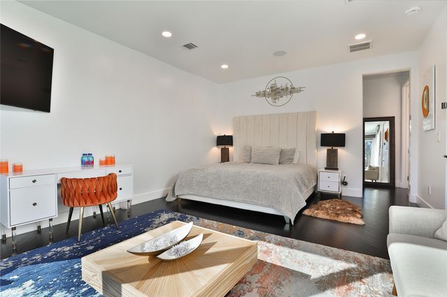 11905 Barryknoll Lane, Houston, TX 77024