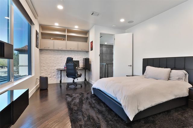 11905 Barryknoll Lane, Houston, TX 77024