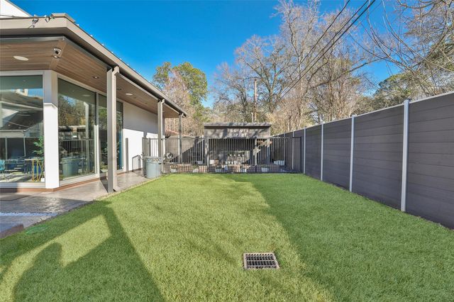 11905 Barryknoll Lane, Houston, TX 77024