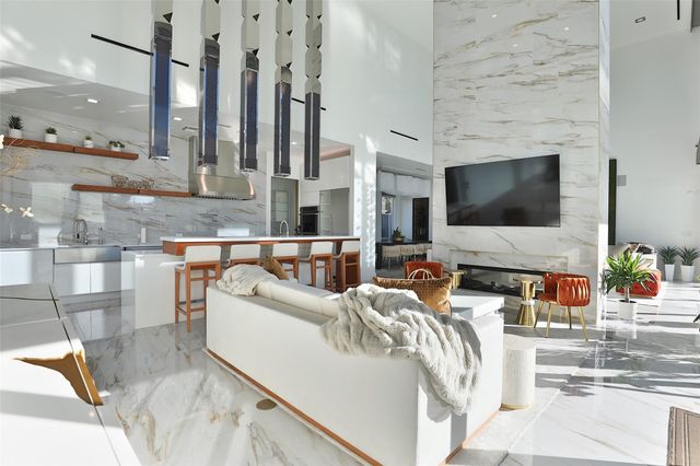 11905 Barryknoll Lane, Houston, TX 77024