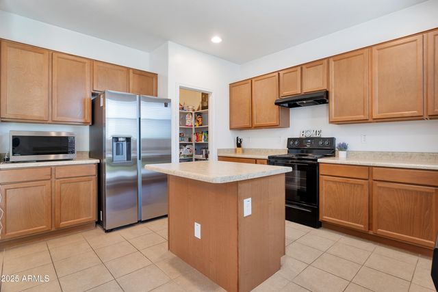 10221 W PUGET Avenue, Peoria, AZ 85345