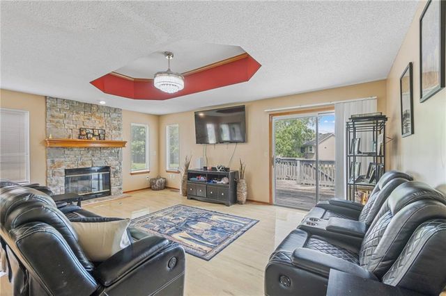 403 NE Station Drive, Lee's Summit, MO 64086
