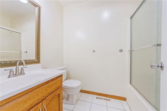 403 NE Station Drive, Lee's Summit, MO 64086