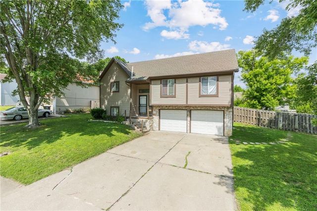 403 NE Station Drive, Lee's Summit, MO 64086
