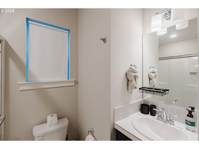 3937 Se COUSTEAU Dr, Salem, OR 97302