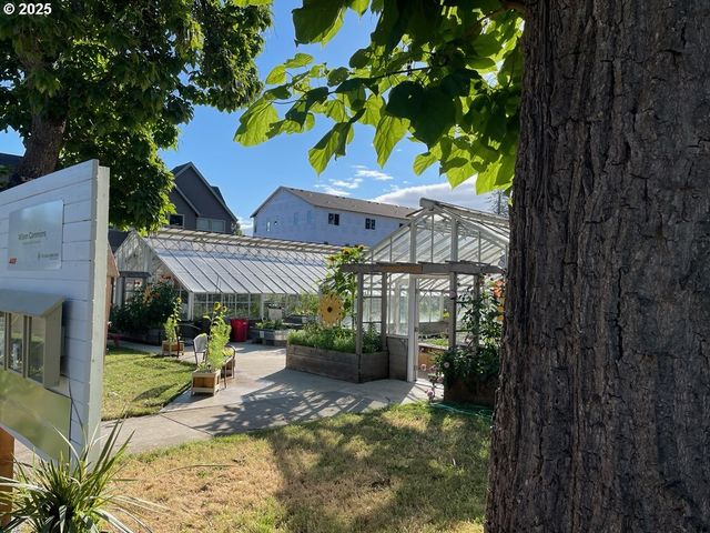 3937 Se COUSTEAU Dr, Salem, OR 97302