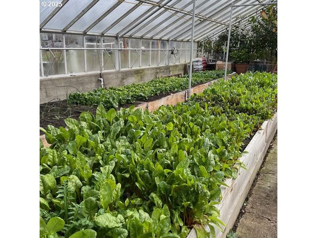 3937 Se COUSTEAU Dr, Salem, OR 97302