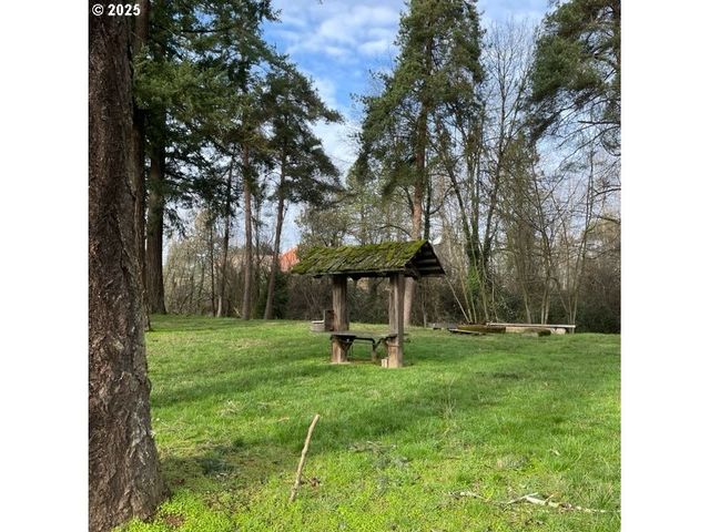 3937 Se COUSTEAU Dr, Salem, OR 97302