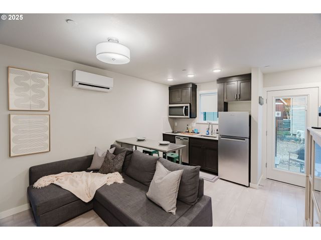 3937 Se COUSTEAU Dr, Salem, OR 97302