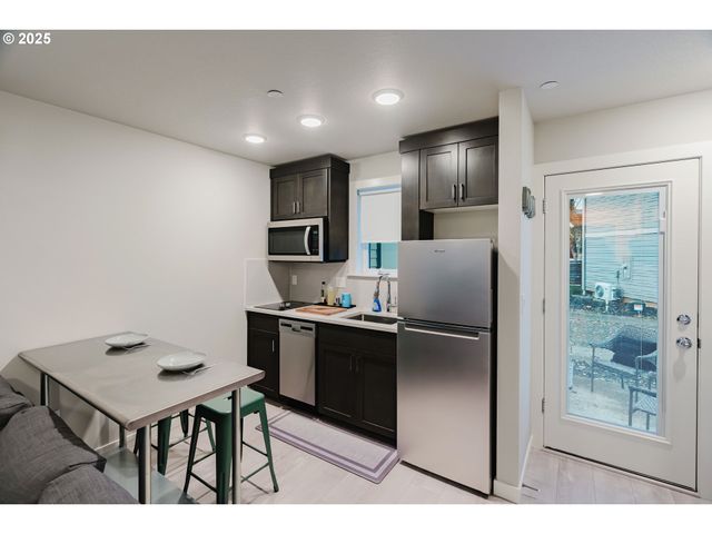 3937 Se COUSTEAU Dr, Salem, OR 97302