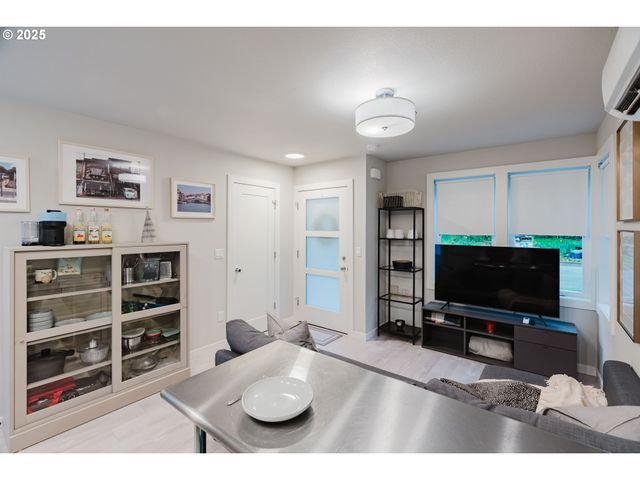 3937 Se COUSTEAU Dr, Salem, OR 97302