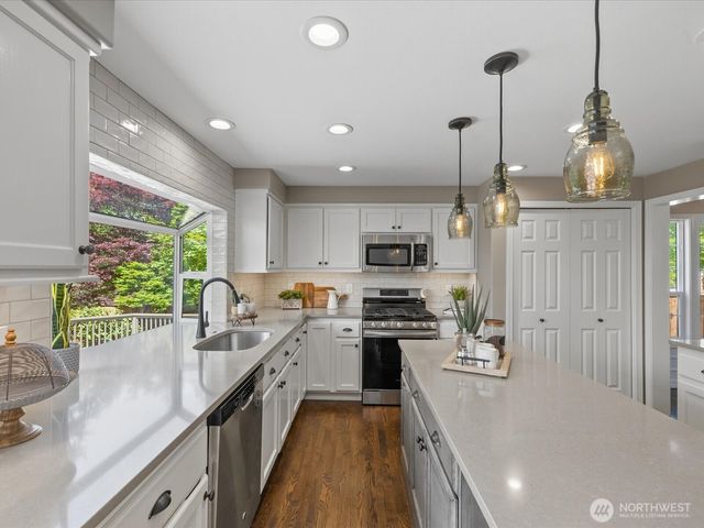 15810 62nd Ave SE, Snohomish, WA 98296