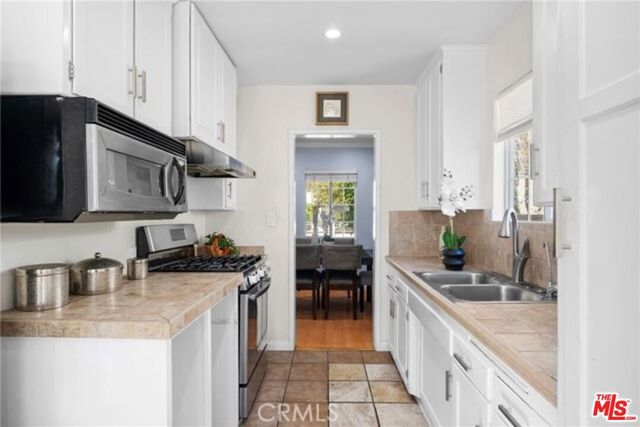 16154 Gilmore Street, Van Nuys, CA 91406