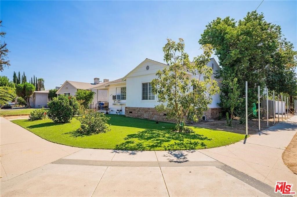 16154 Gilmore Street, Van Nuys, CA 91406