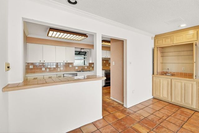 1318 Sandpiper Dr, Corpus Christi, TX 78412