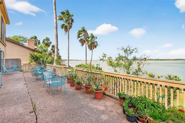 1318 Sandpiper Dr, Corpus Christi, TX 78412