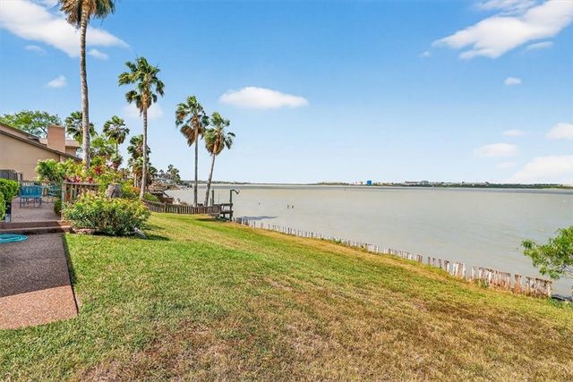 1318 Sandpiper Dr, Corpus Christi, TX 78412