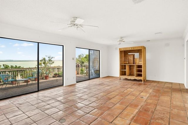 1318 Sandpiper Dr, Corpus Christi, TX 78412