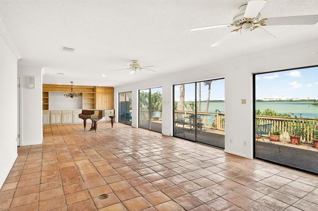 1318 Sandpiper Dr, Corpus Christi, TX 78412