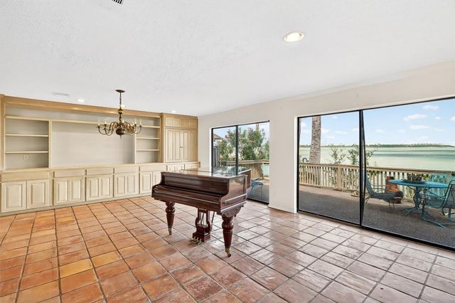 1318 Sandpiper Dr, Corpus Christi, TX 78412