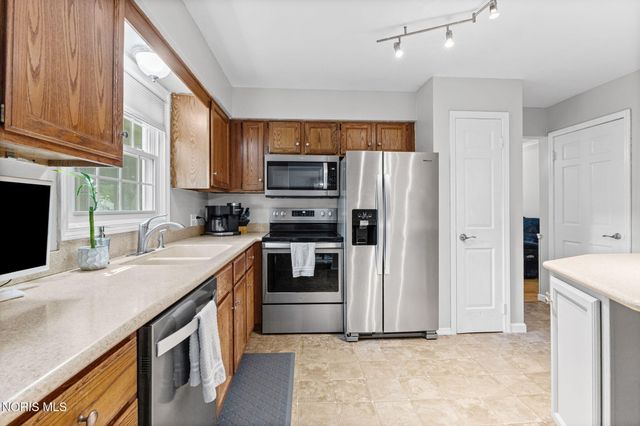 5448 Wadsworth Drive, Sylvania, OH 43560