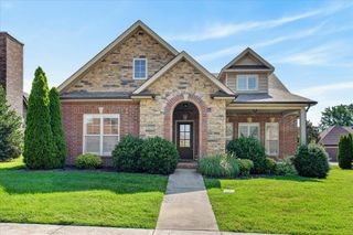 202 Dorchester Cir, Clarksville, TN 37043
