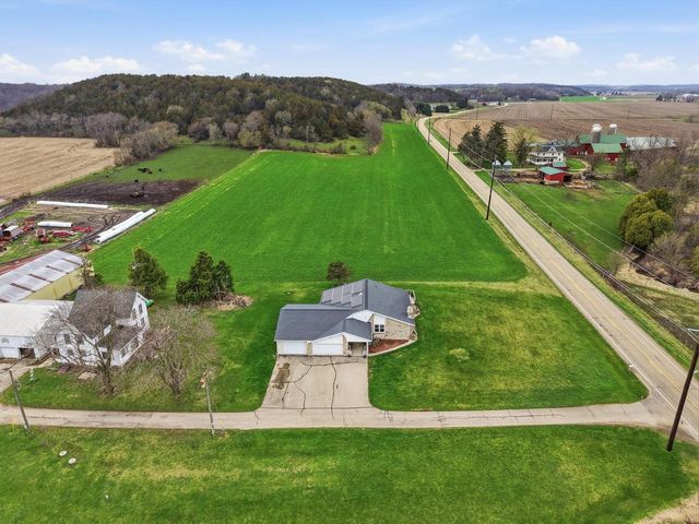 9021 County Road KP, Cross Plains, WI 53528