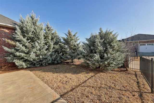 1748 Plaza District Drive, Edmond, OK 73034