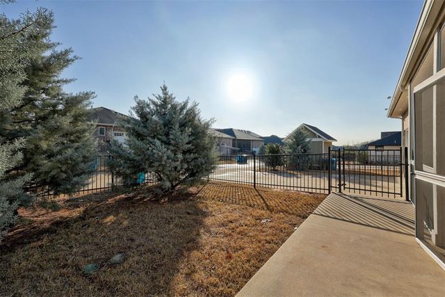 1748 Plaza District Drive, Edmond, OK 73034