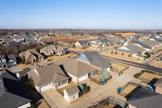 1748 Plaza District Drive, Edmond, OK 73034