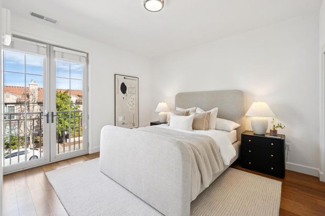 62 Cuesta Drive, Los Altos, CA 94022