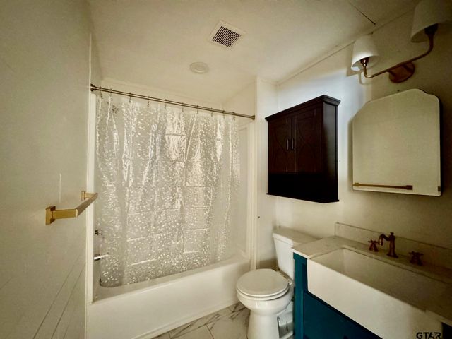 802&804 E Goliad Avenue, Crockett, TX 75835