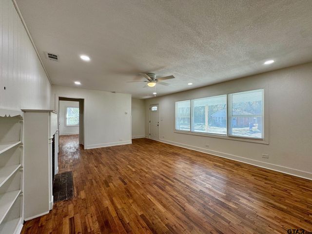 802&804 E Goliad Avenue, Crockett, TX 75835