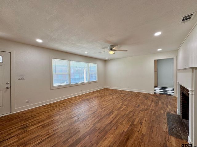 802&804 E Goliad Avenue, Crockett, TX 75835