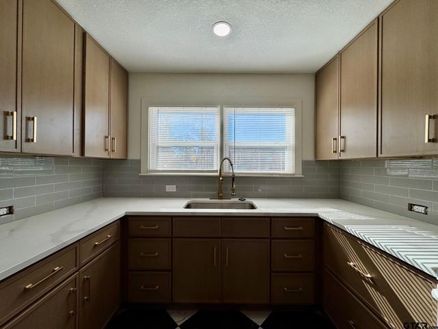 802&804 E Goliad Avenue, Crockett, TX 75835