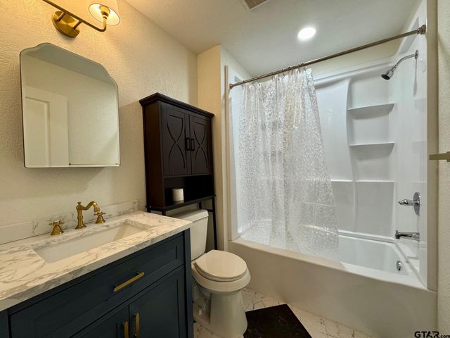 802&804 E Goliad Avenue, Crockett, TX 75835