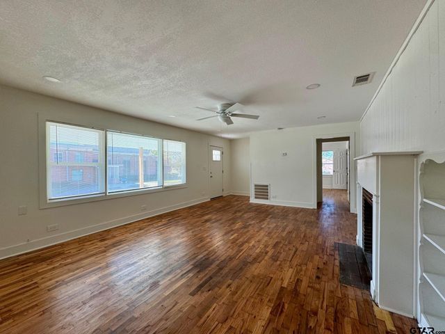 802&804 E Goliad Avenue, Crockett, TX 75835