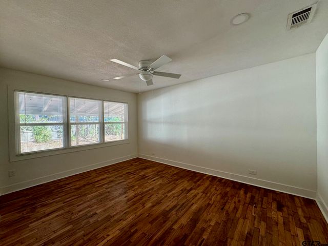 802&804 E Goliad Avenue, Crockett, TX 75835